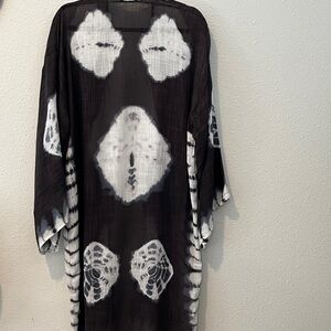 Bohemian black & white Tie-Dye Long Kimono, Duster
Like New
OS